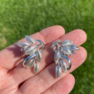 Vintage Estate Silver Leaf Clip on Earrings
